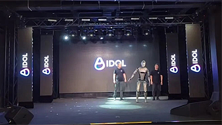 災(zāi)難級(jí)發(fā)布會(huì)！人形機(jī)器人舞臺(tái)首秀當(dāng)場(chǎng)撲街